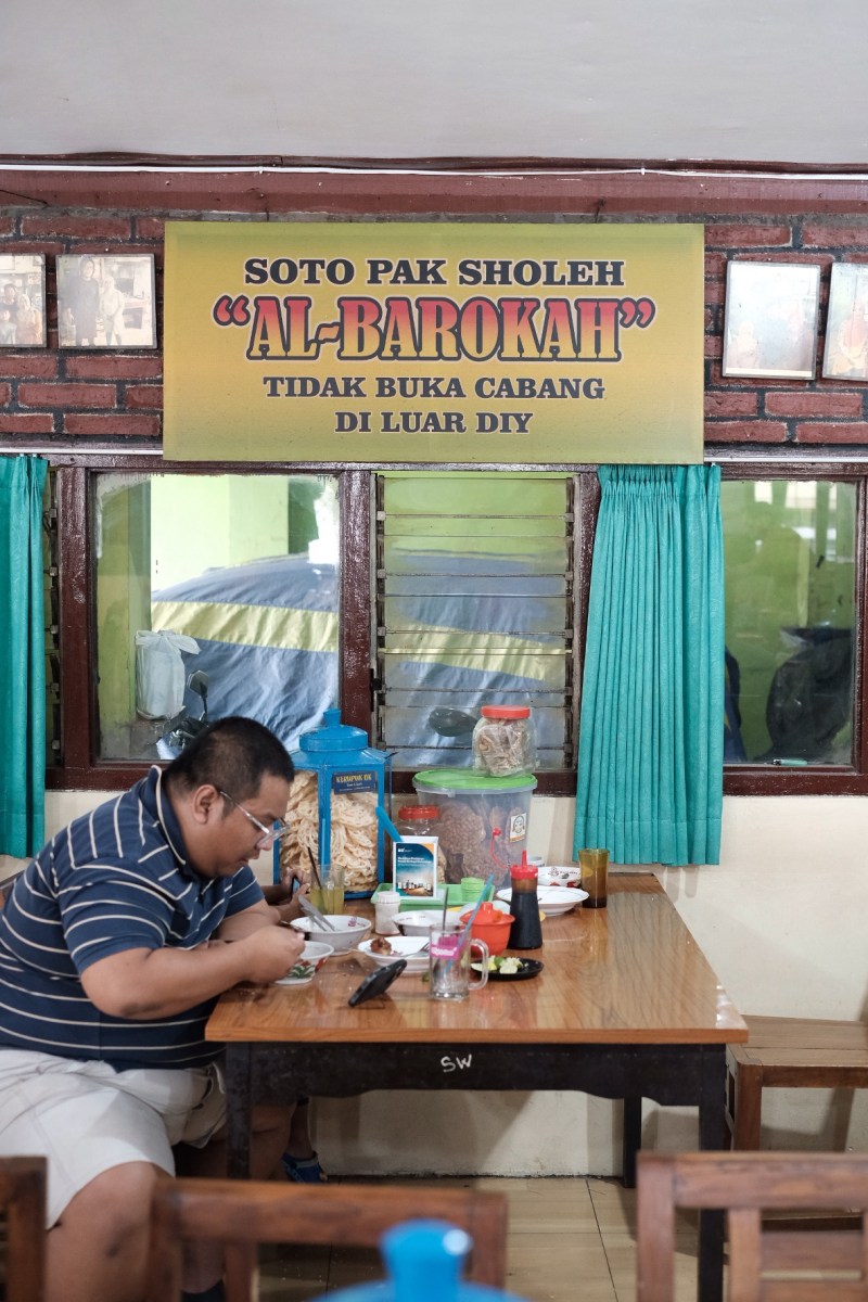 Soto Barokah: Rasa Hangat yang Menghampiri Setiap Pagi di Cilacap